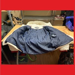 Tommy Hilfiger winter puffer jacket coat, woman’s Lrg, white , adjustable hood